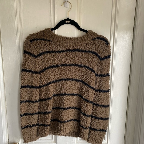 Vince Fuzzy Sweater Size XS - Picture 7 of 7